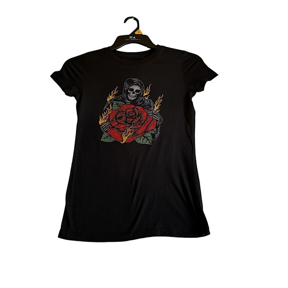 Classic crew Tops - CLASSIC CREW WOMANS SKELETON ROSE GRAPHIC TEE SZ SMALL